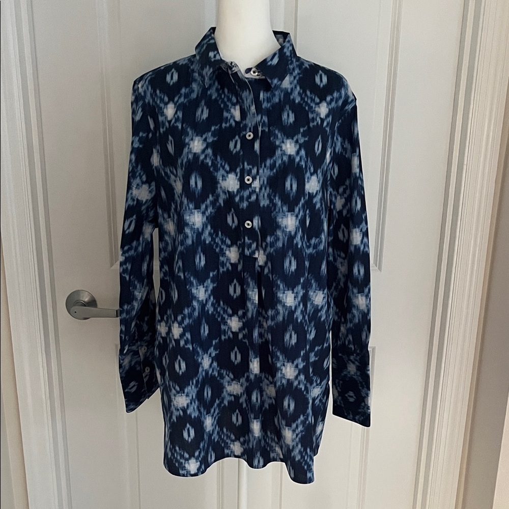 Chico's Navy and White Abstract LS No-Iron Blouse
